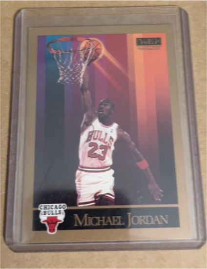 1990-91 SkyBox #41 Michael Jordan — front