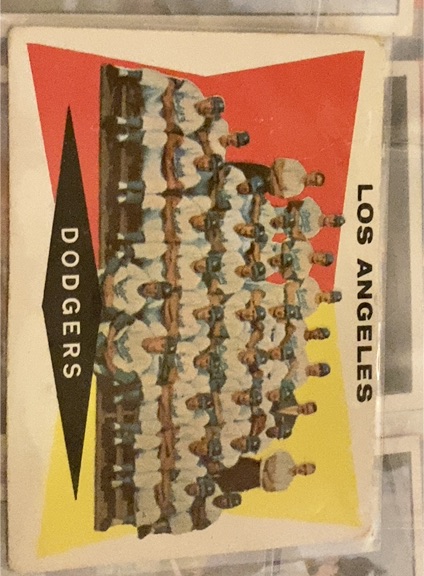 1960 Topps #18 Los Angeles Dodgers Team — front