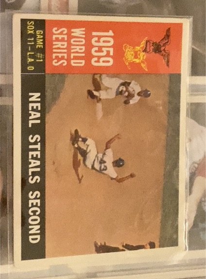 1960 Topps #385 1959 World Series Game #1 Charlie Neal Steals Second — front