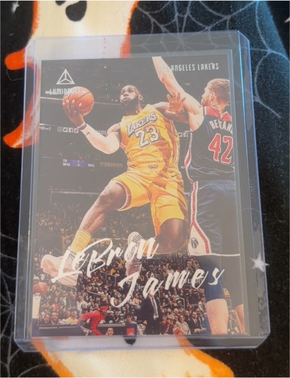 2019-20 Panini Chronicles Luminance #162 LeBron James — front