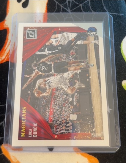 2021-22 Donruss Magicians #5 Luka Doncic — front
