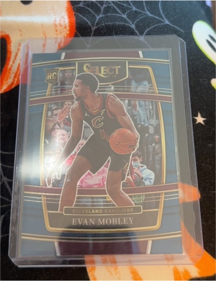2021-22 Panini Select #5 Evan Mobley — front