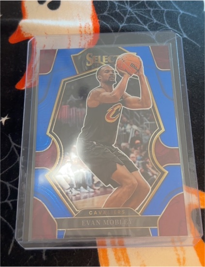 2022-23 Panini Select #144 Evan Mobley — front