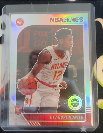 2019-20 Panini NBA Hoops Premium Stock #202 De'Andre Hunter — front