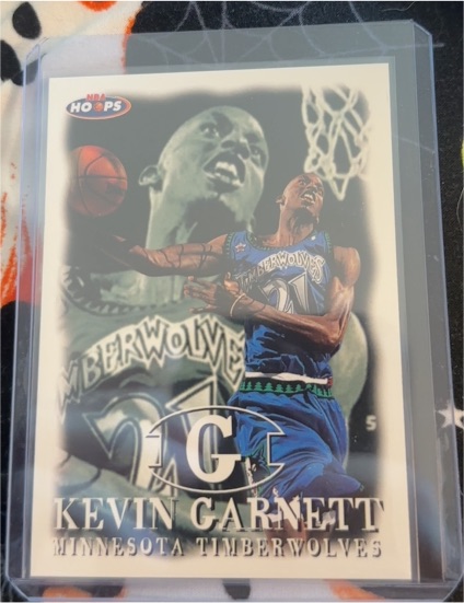 1998-99 NBA Hoops #10 Kevin Garnett — front