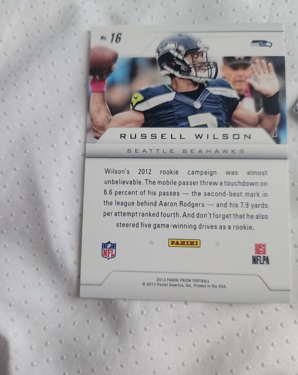 2013 Panini Prizm #16 Russell Wilson — front