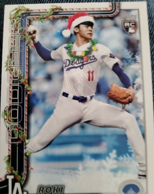 2025 Topps Holiday #H23 Roki Sasaki — front