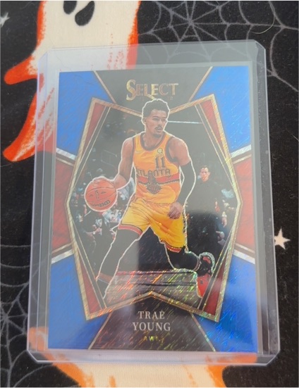 2021-22 Panini Select Premier Level #131 Trae Young — front