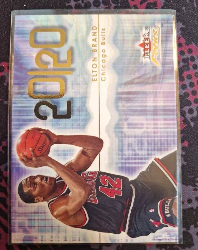 2000 Fleer Focus #235 Elton Brand — front