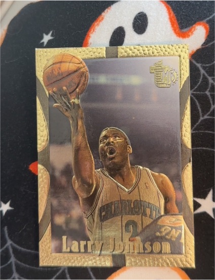 1994-95 Topps Embossed #11 Larry Johnson — front