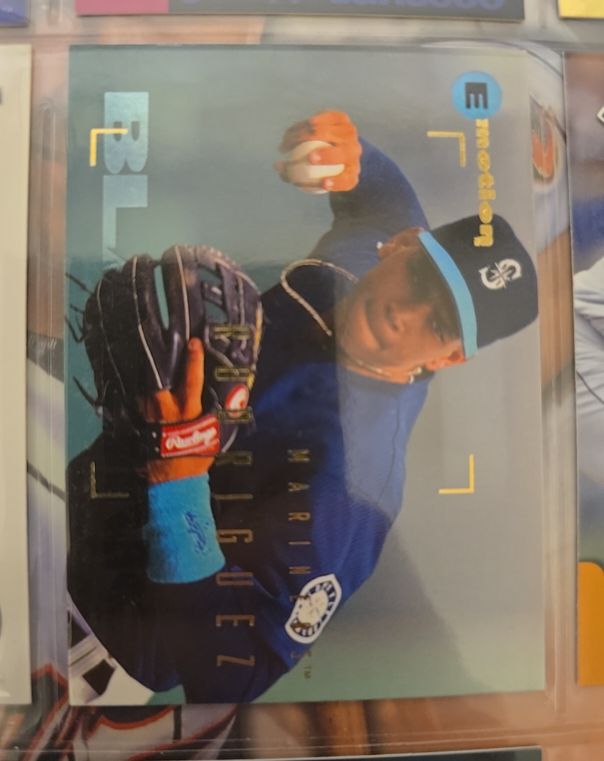 1995 SkyBox Emotion #82 Alex Rodriguez — front
