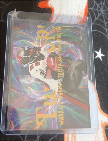 2000 SkyBox Dominion #9 Warrick Dunn Turfs Up! Tampa Bay Buccaneers — front