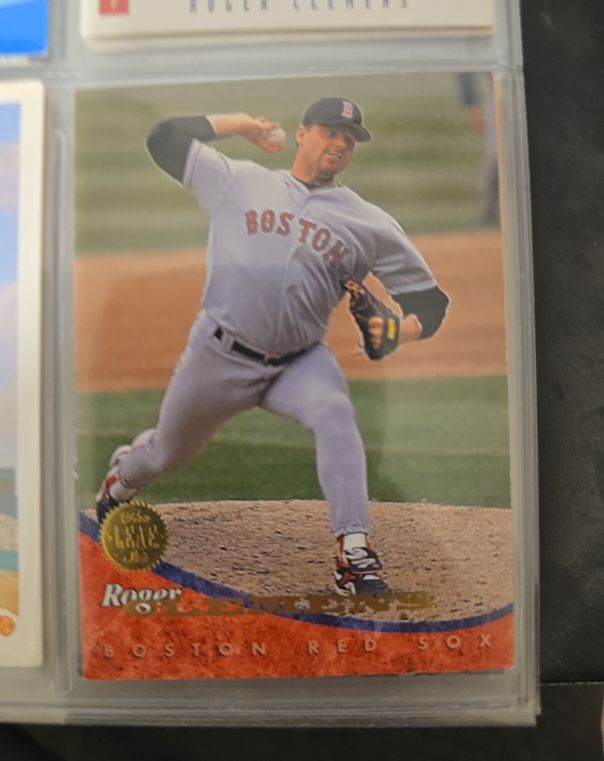 1994 Leaf #255 Roger Clemens — front