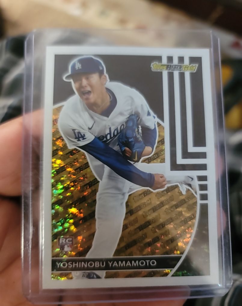2024 Topps Update Black Gold #BG-13 Yoshinobu Yamamoto — front