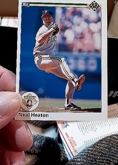 1990 Upper Deck #86 Neal Heaton — front
