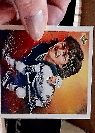 1992-93 Upper Deck #8 Luc Robitaille — front