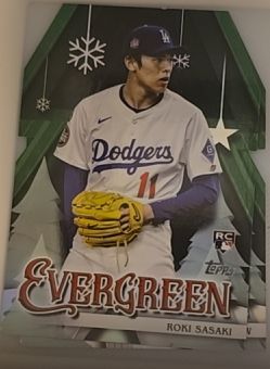 2025 Topps Holiday #E-1 Roki Sasaki Evergreen Rookie — front