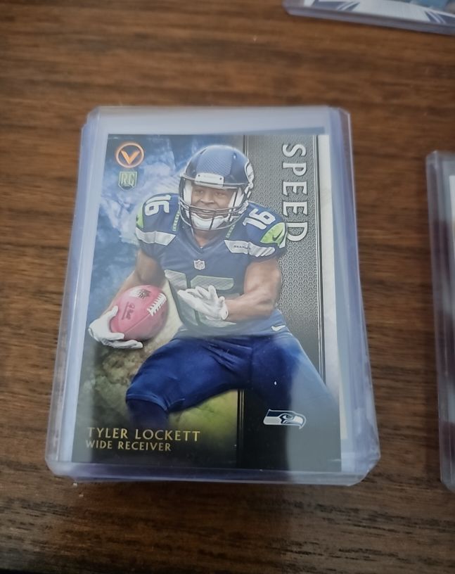2015 Topps Valor #134 Tyler Lockett — front