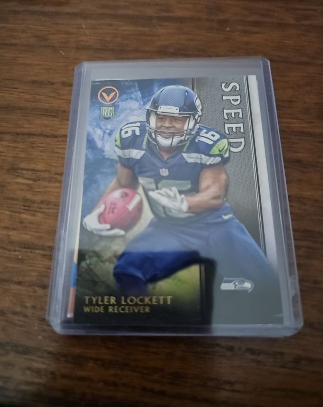 2015 Topps Valor #134 Tyler Lockett — front