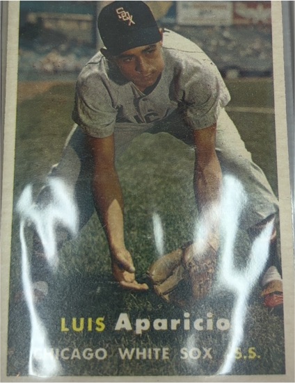 1957 Topps #7 Luis Aparicio — front