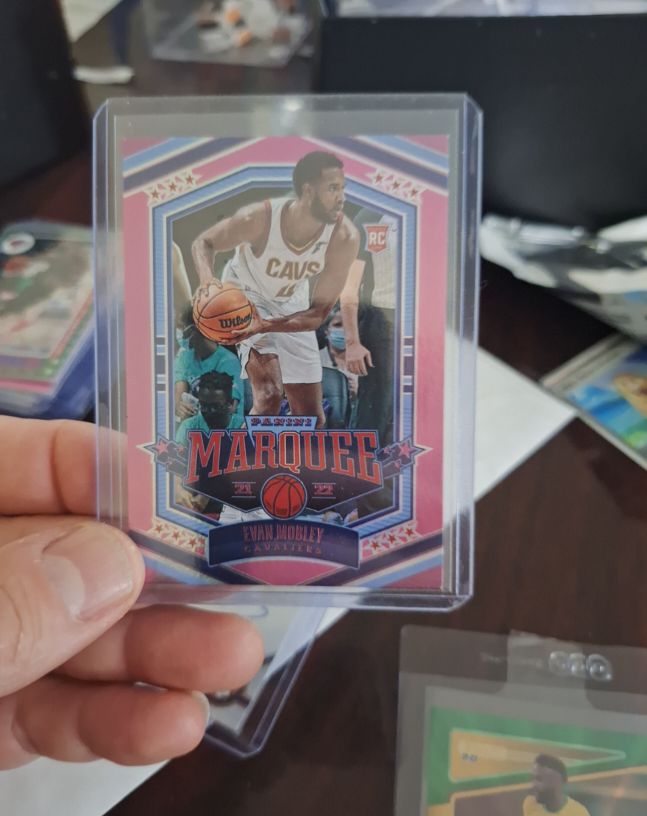 2021-22 Panini Chronicles Marquee #368 Evan Mobley — front
