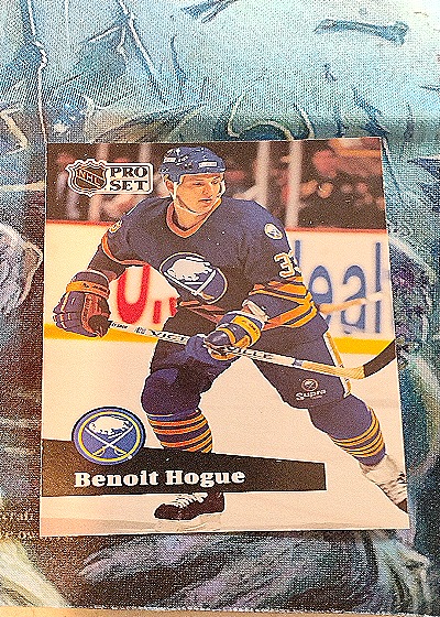 1991-92 Pro Set #17 Benoit Hogue — front