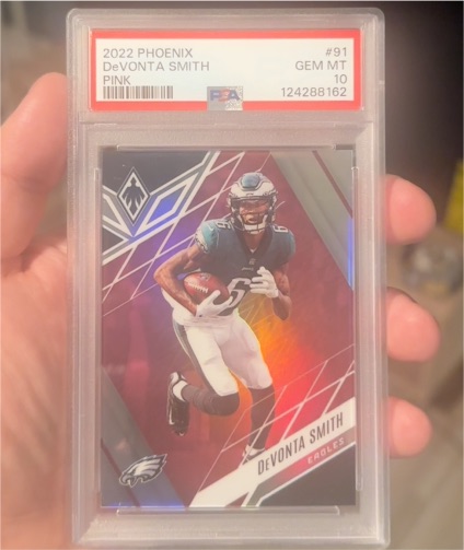 2022 Panini Phoenix #91 DeVonta Smith Pink — front