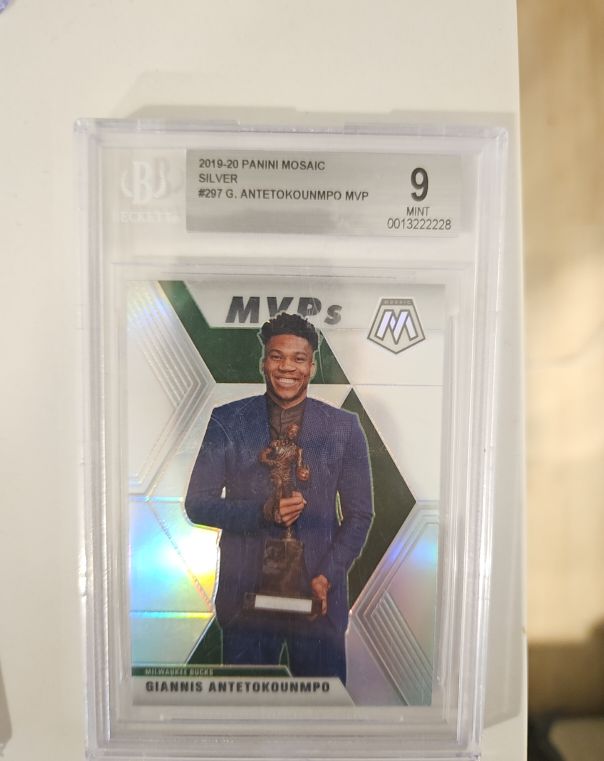 2019-20 Panini Mosaic #297 Giannis Antetokounmpo MVP Silver — front