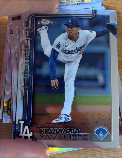 2025 Topps Chrome #179 Yoshinobu Yamamoto — front