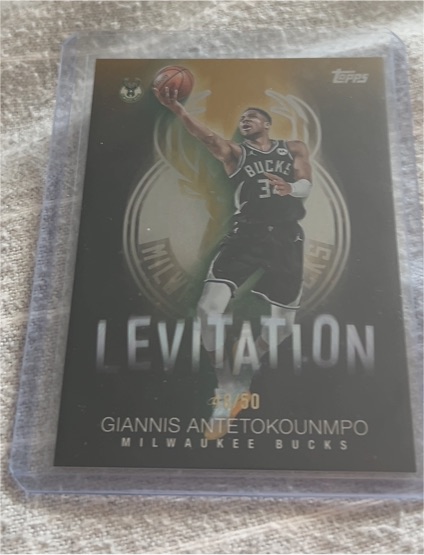 2025-26 Topps Basketball Levitation #L-5 Giannis Antetokounmpo — front