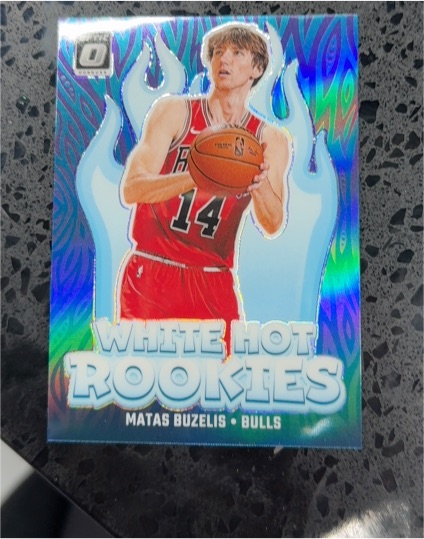 2024-25 Panini Donruss Optic #10 Matas Buzelis White Hot Rookies — front