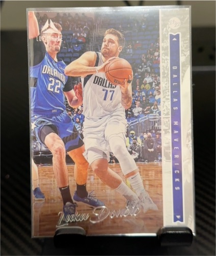 2021-22 Panini Chronicles Luminance #242 Luka Dončić — front