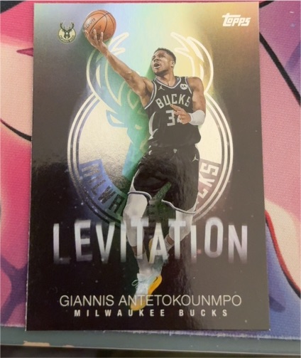 2025-26 Topps #L-5 Giannis Antetokounmpo Levitation — front