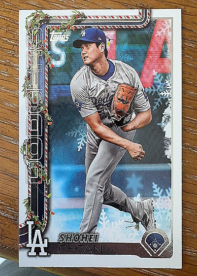 2025 Topps Holiday #H1 Shohei Ohtani — front