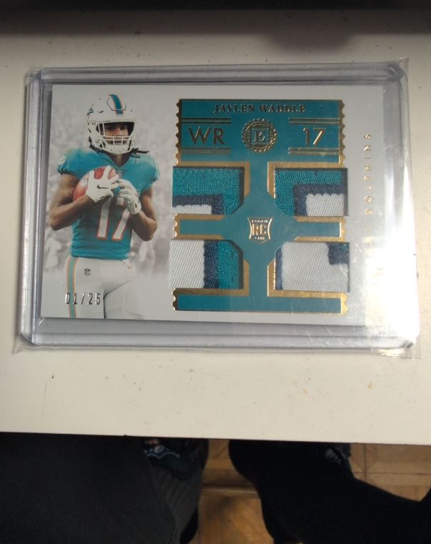 2021 Panini Encased #17 Jaylen Waddle — front