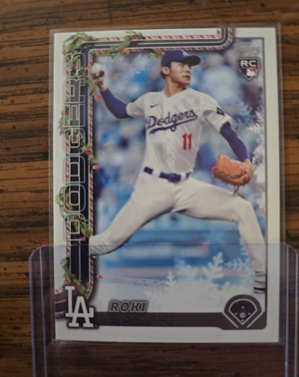 2025 Topps Holiday #H23 Roki Sasaki — front