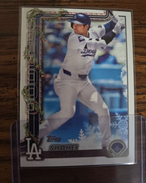 2025 Topps Holiday #H200 Shohei Ohtani — front
