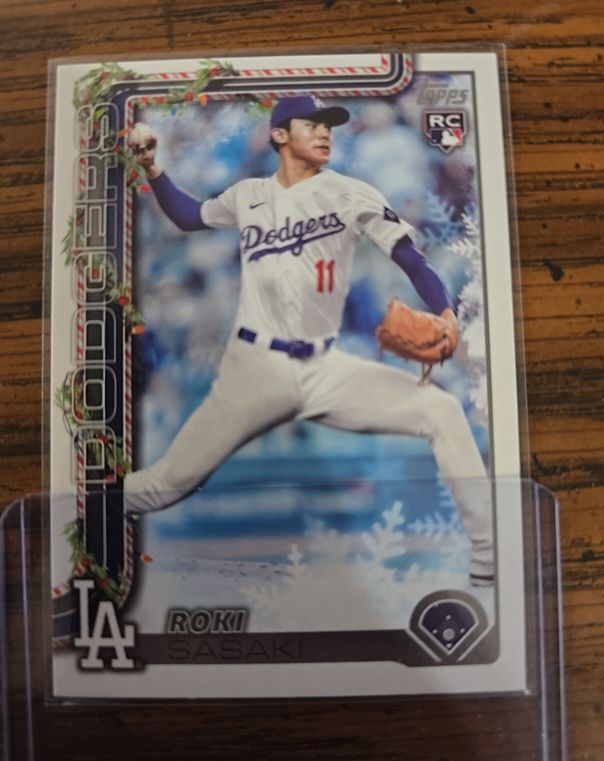2025 Topps Holiday #H23 Roki Sasaki — front