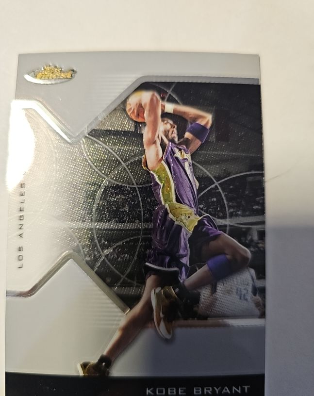 2004-05 Topps Finest #8 Kobe Bryant — front