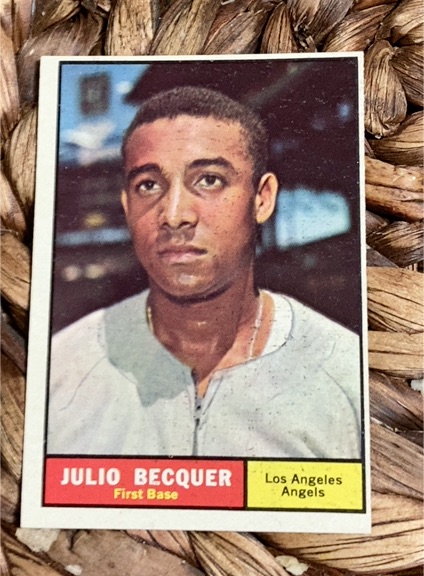 1961 Topps #329 Julio Becquer — front