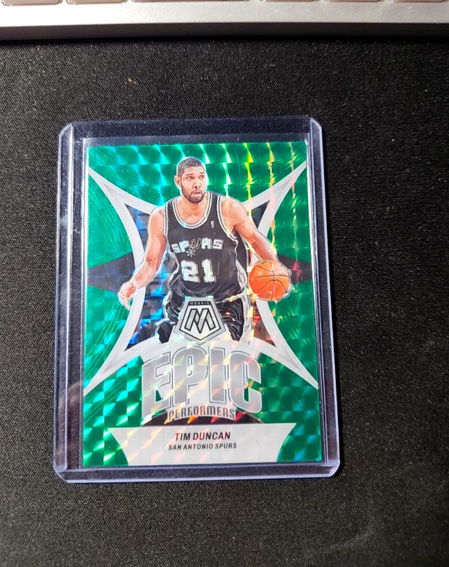 2023-24 Panini Mosaic #19 Tim Duncan Epic Performers Green Mosaic Prizm — front
