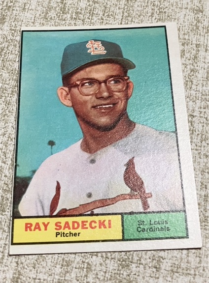 1961 Topps #32 Ray Sadecki — front