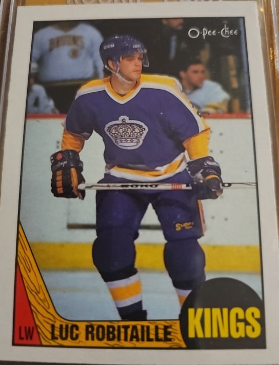 1987-88 O-Pee-Chee #42 Luc Robitaille — front