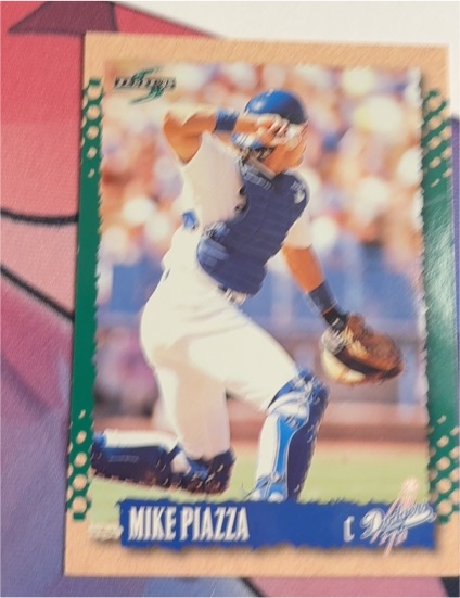 1995 Score #17 Mike Piazza — front