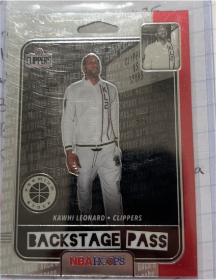 2019-20 Panini NBA Hoops Premium Stock #8 Kawhi Leonard Backstage Pass — front