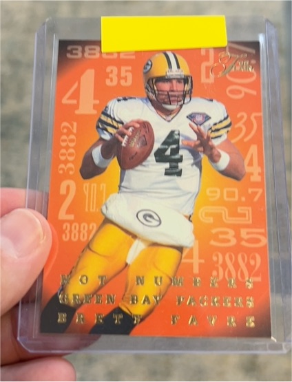 1995 Flair Hot Numbers #6 Brett Favre — front