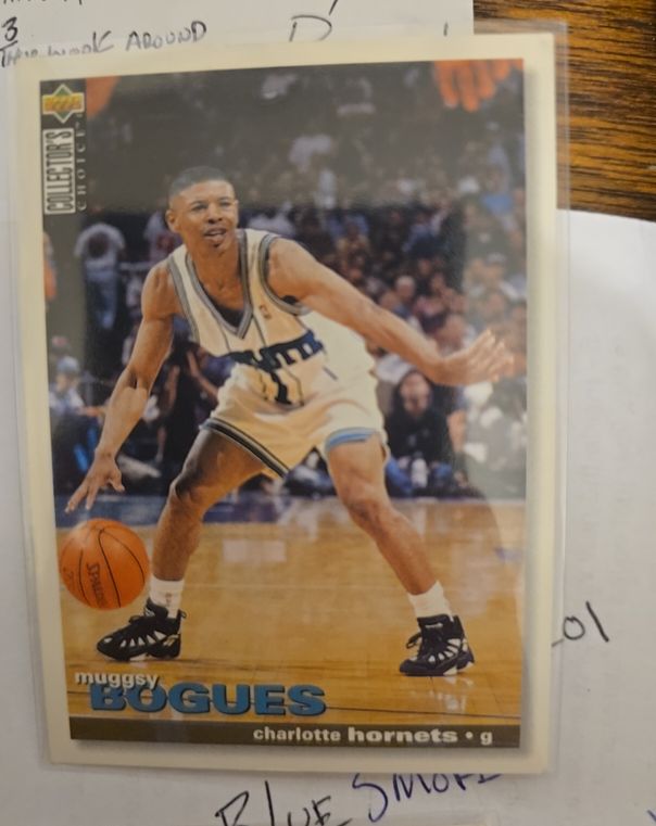 1995-96 Collector's Choice #237 Muggsy Bogues — front