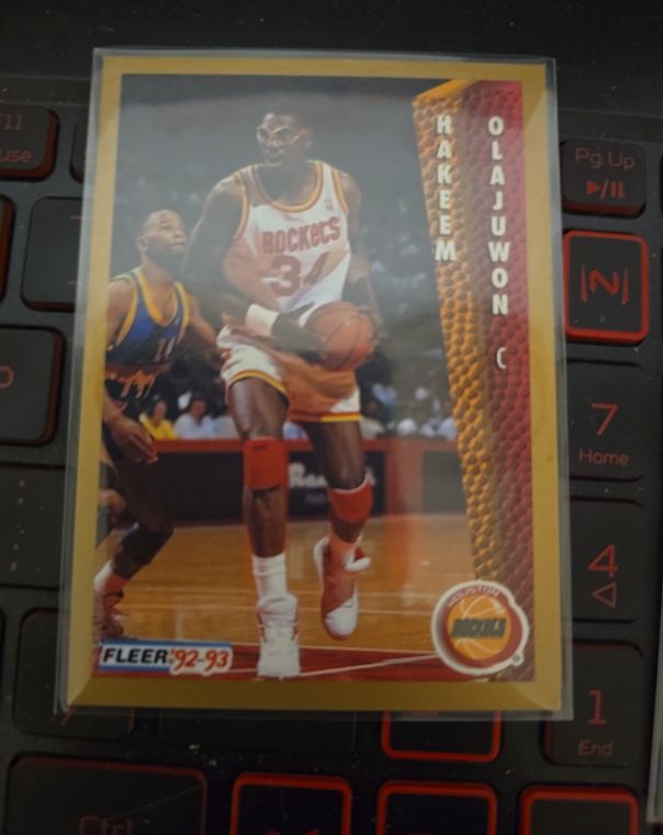 1992-93 Fleer #84 Hakeem Olajuwon Houston Rockets — front