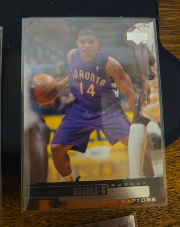 1999-00 Upper Deck #301 Muggsy Bogues — front