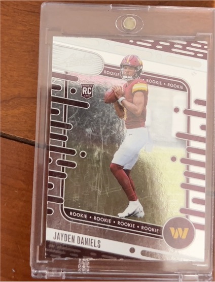2024 Panini Absolute #102 Jayden Daniels — front